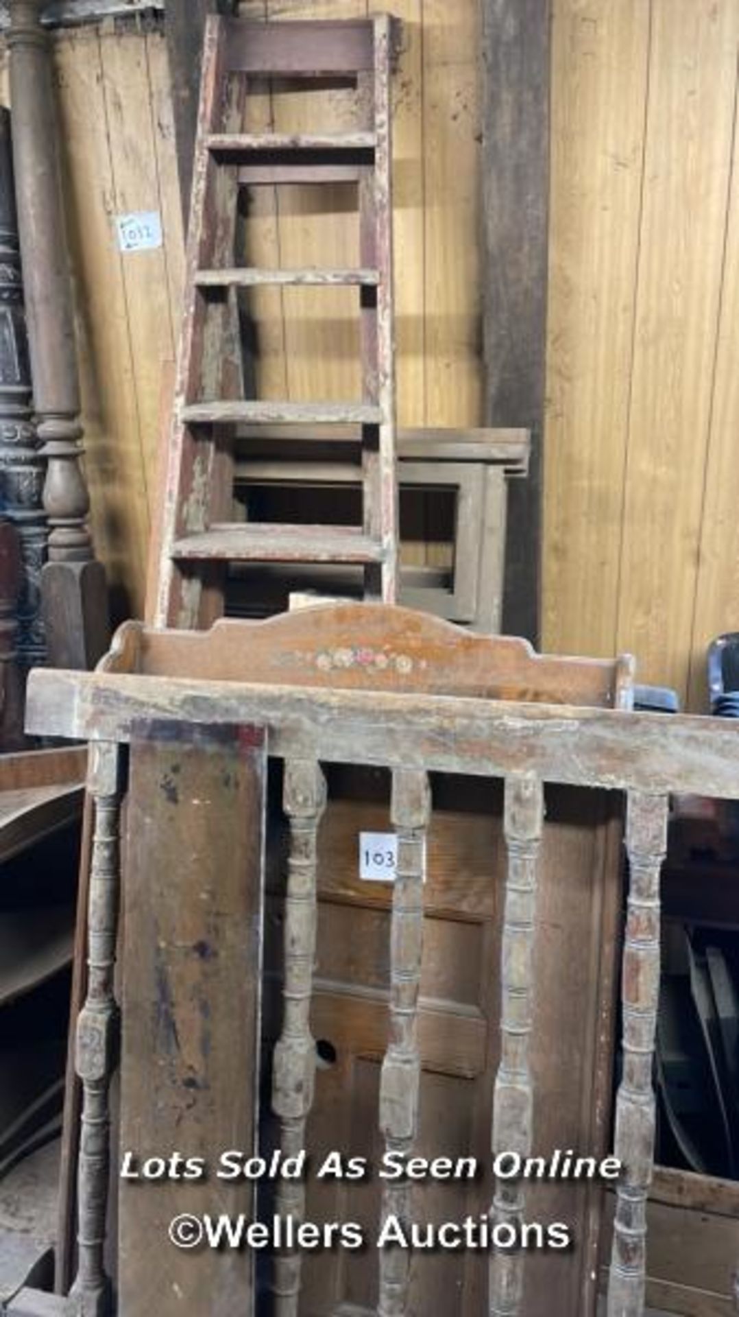 LARGE QUANTITY OF WOODEN ITEMS INCL. WINDOW FRAMES, CORNER SHELF, AS FOUND LADDER, PACK OF NEW