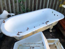 VINTAGE CAST IRON BATH TUB BY BRITTON MADE, 166CM (L) X 71CM (W) X 56CM (H), WITH ALL FOUR FEET