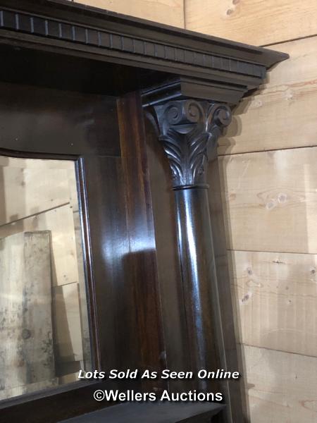 OAK FIREPLACE SURROUND, WITH BEVILED OVER MANTLE MIRROR AND FLANKED BY TWO DECORATIVE COLUMNS, - Image 3 of 5
