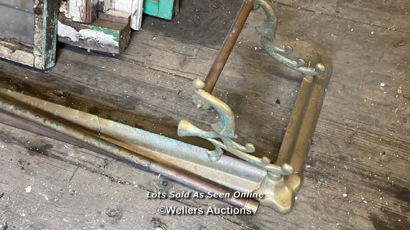 BRASS FENDER, 145CM (W) X 36CM (H) X 28CM (D), FOR RESTORATION - Image 3 of 3