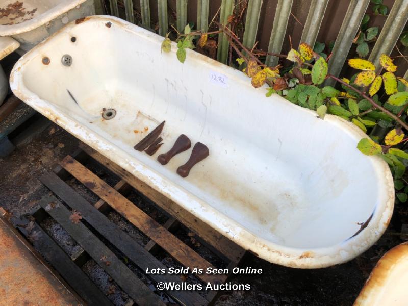 VINTAGE CAST IRON BATH TUB, WITH TWO FEET, 180CM (L) X 89CM (W) X 42CM (H)