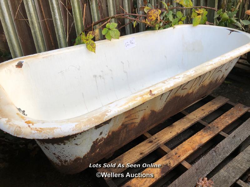 VINTAGE CAST IRON BATH TUB, WITH TWO FEET, 180CM (L) X 89CM (W) X 42CM (H) - Image 4 of 4