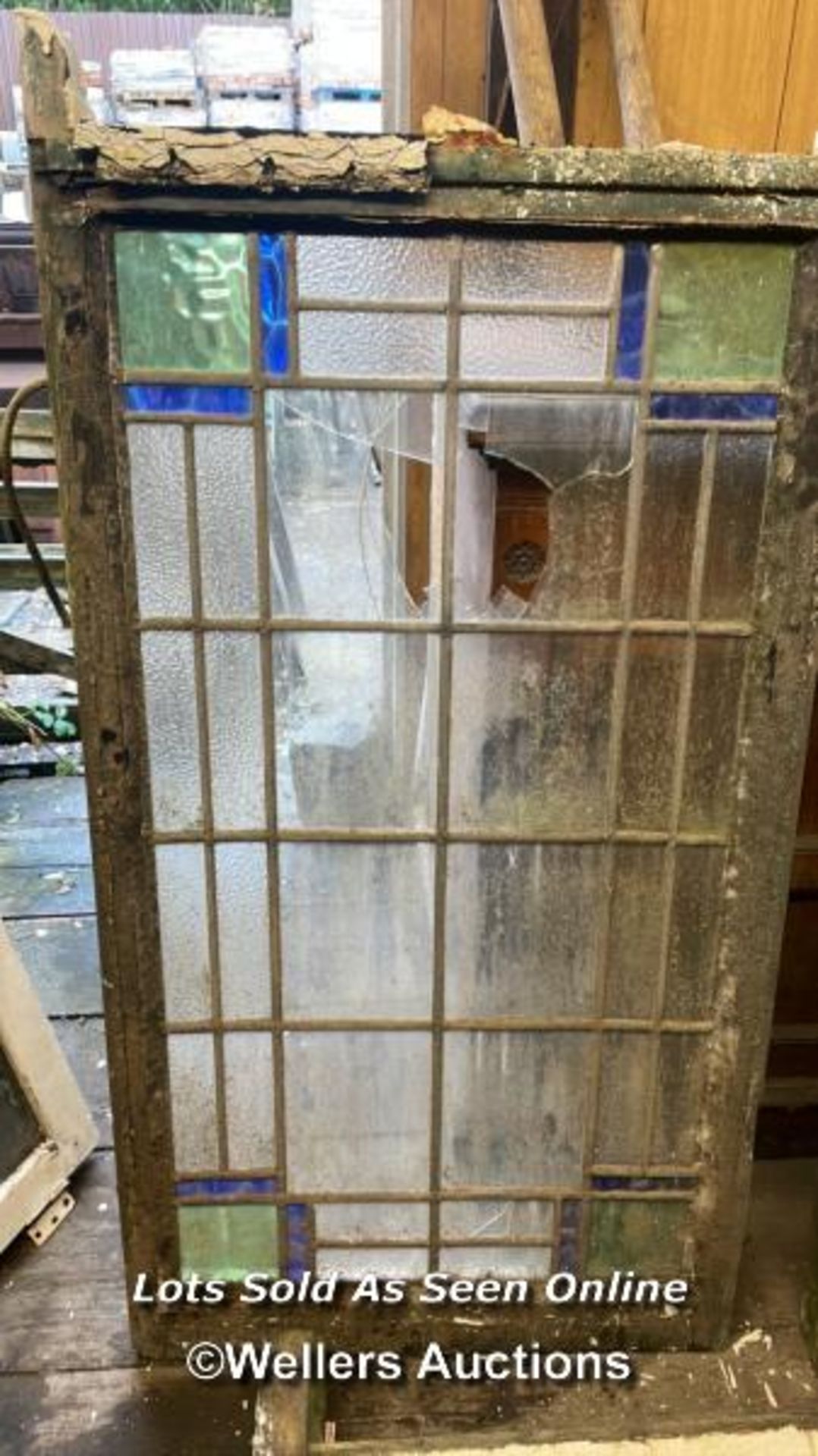 3X STAINED GLASS WINDOWS, 2X MATCHING FOR RESTORATION, OTHER IN GOOD CONDITION, LARGEST 81.5CM (H) X - Bild 4 aus 5