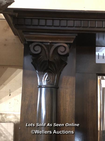 OAK FIREPLACE SURROUND, WITH BEVILED OVER MANTLE MIRROR AND FLANKED BY TWO DECORATIVE COLUMNS, - Image 2 of 5