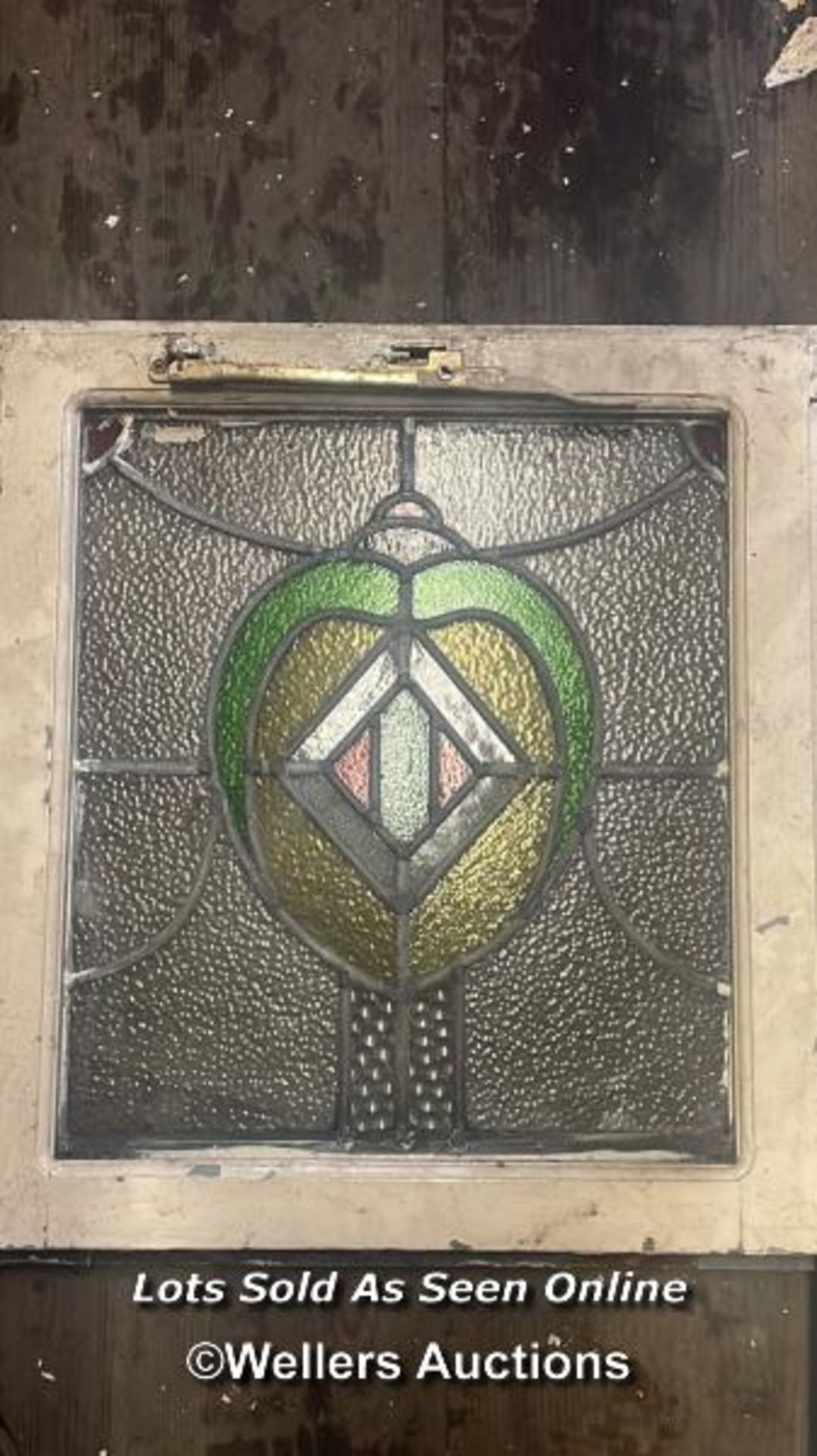 5X MATCHING STAINED GLASS WINDOWS WITH WOODEN FRAMES, LARGEST 51CM (H) X 45CM (W), FOR RESTORATION - Bild 2 aus 5