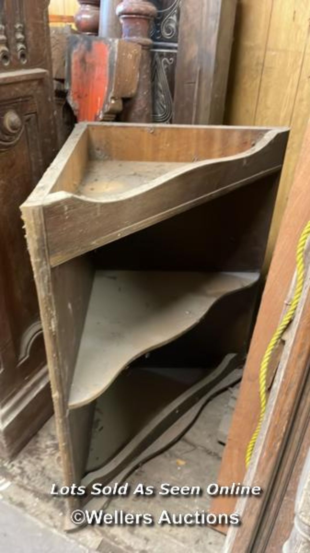 LARGE QUANTITY OF WOODEN ITEMS INCL. WINDOW FRAMES, CORNER SHELF, AS FOUND LADDER, PACK OF NEW - Image 8 of 8