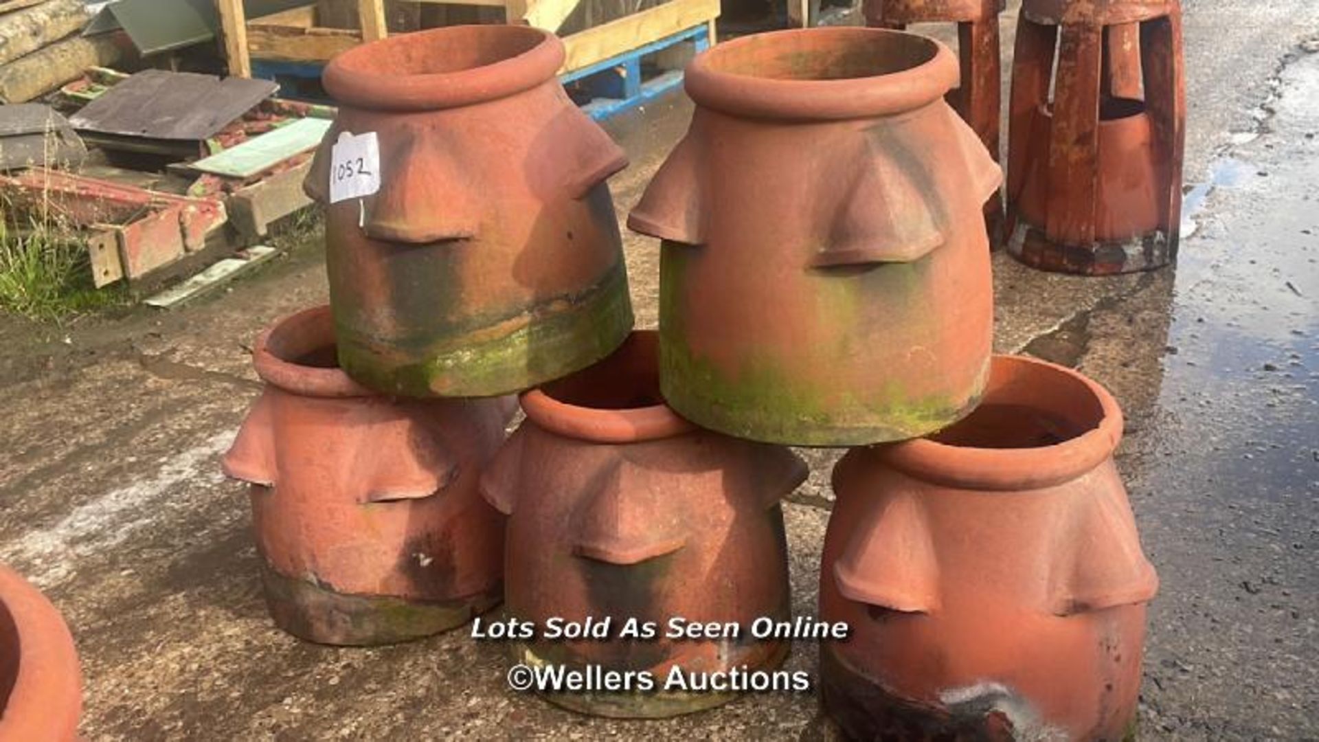 SET OF 5X VENTED CHIMNEY POTS, 38CM (H) X 38CM (DIA)