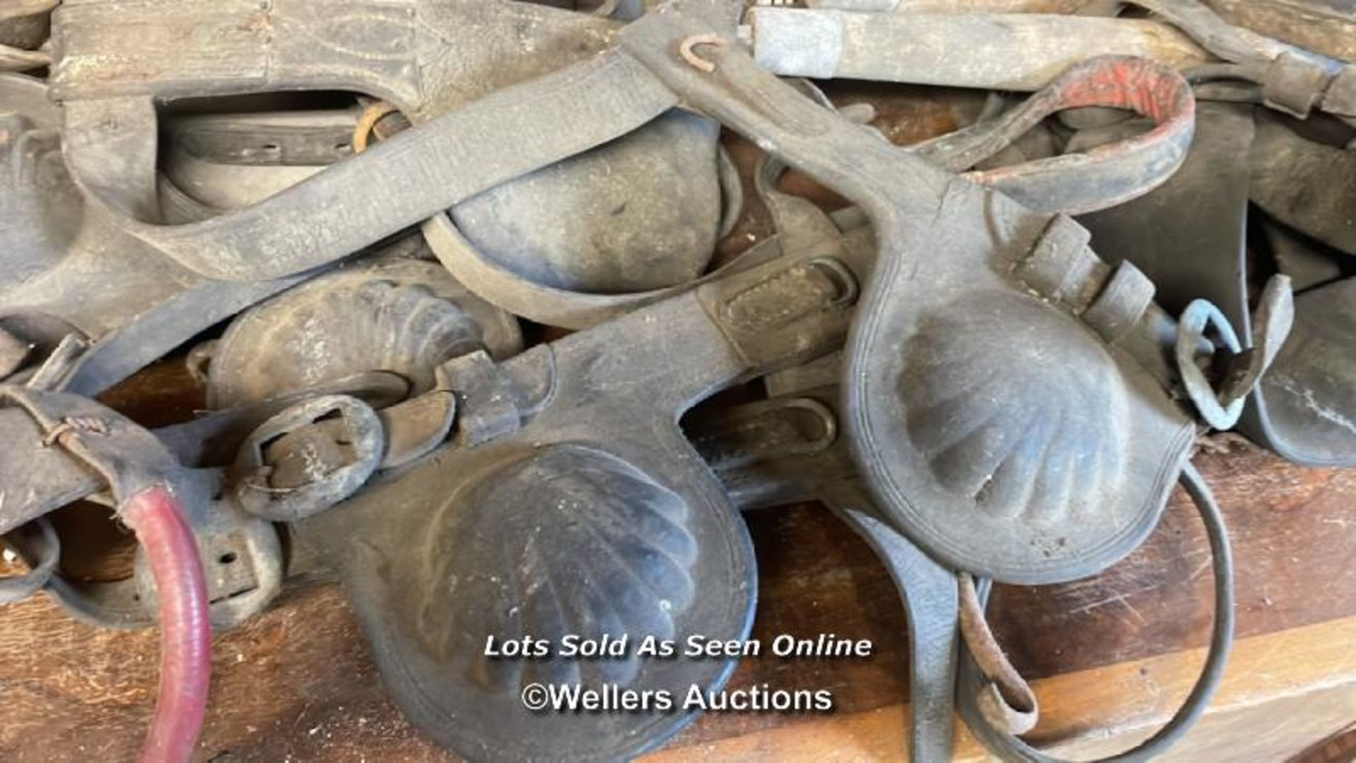 LARGE QUANTITY OF HORSE TACK, INCL. SADDLES, BLINKERS AND STIRRUPS - Image 3 of 5