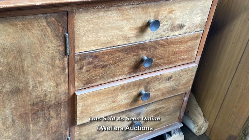 LARGE 70'S ERA SIDEBOARD, WITH FELT LINED DRAWERS, CENTRAL SECTION LOCKED WITHOUT KEY, IN NEED OF - Image 4 of 5