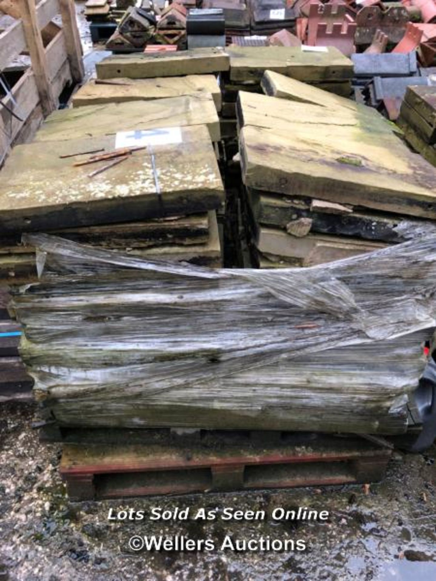 PALLET OF APPROX. 88X PIECES OF RIVER FLAGSTONES, SIMILAR STYLE TO YORK STONE - Image 2 of 3