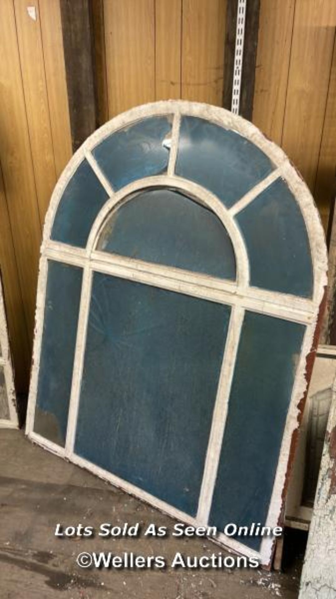 2X HEAVY ARCHED WINDOWS IN CAST IRON FRAMES, 191CM (H) X 124CM (W), RECLAIMED FROM 8 CHRUCH - Image 7 of 15