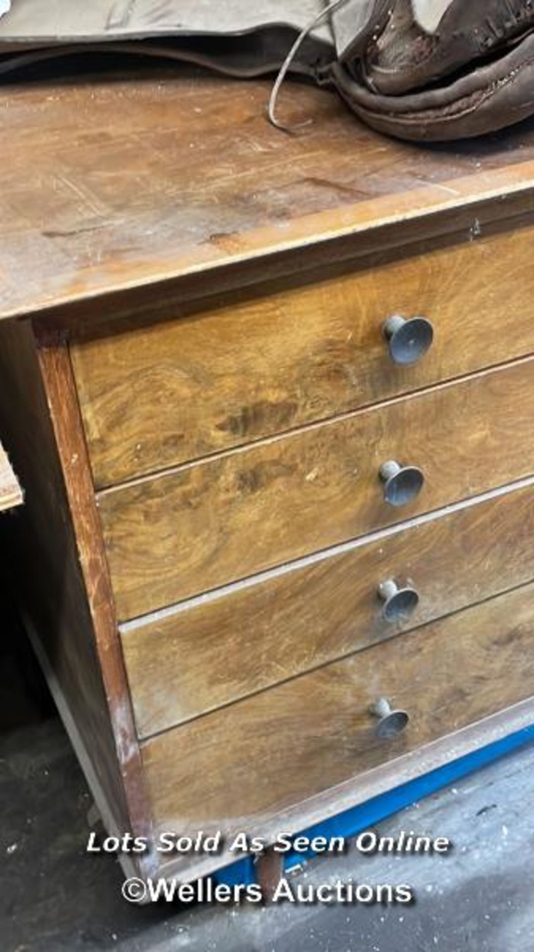 LARGE 70'S ERA SIDEBOARD, WITH FELT LINED DRAWERS, CENTRAL SECTION LOCKED WITHOUT KEY, IN NEED OF - Image 2 of 5