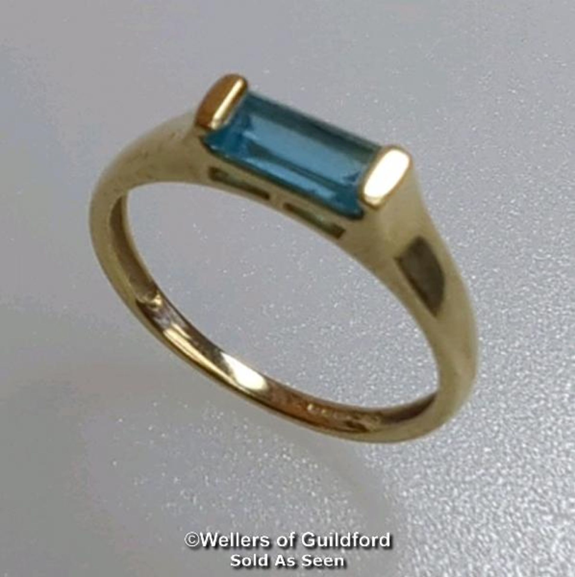 Blue topaz (untested) single stone ring in hallmarked 9ct gold, by QVC. The baguette cut stone - Bild 5 aus 6