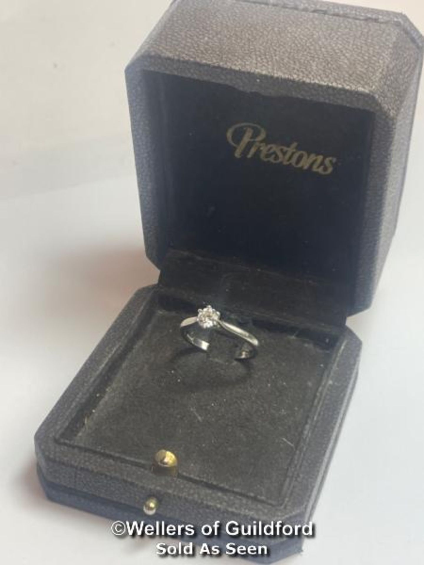 Solitare diamond ring set in platinum. Diamond weight 0.41ct, diamond colour G, clarity SI1, ring - Image 7 of 8