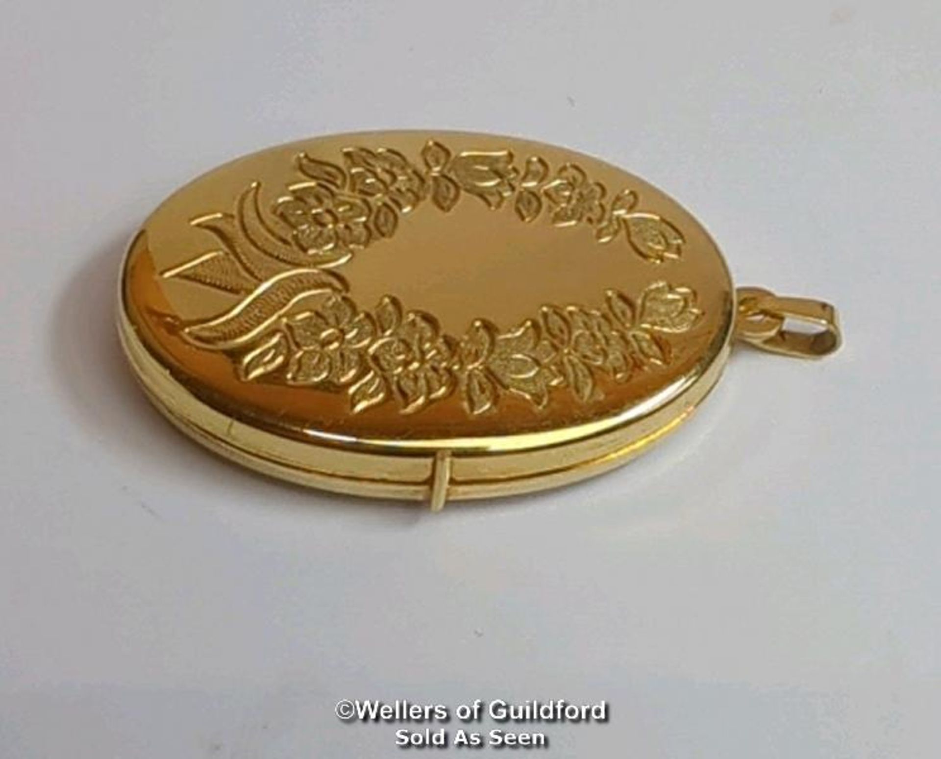 Two locket pendants: one 9ct gold oval locket with engraved front, hallmarked on bail, dimensions - Bild 6 aus 10