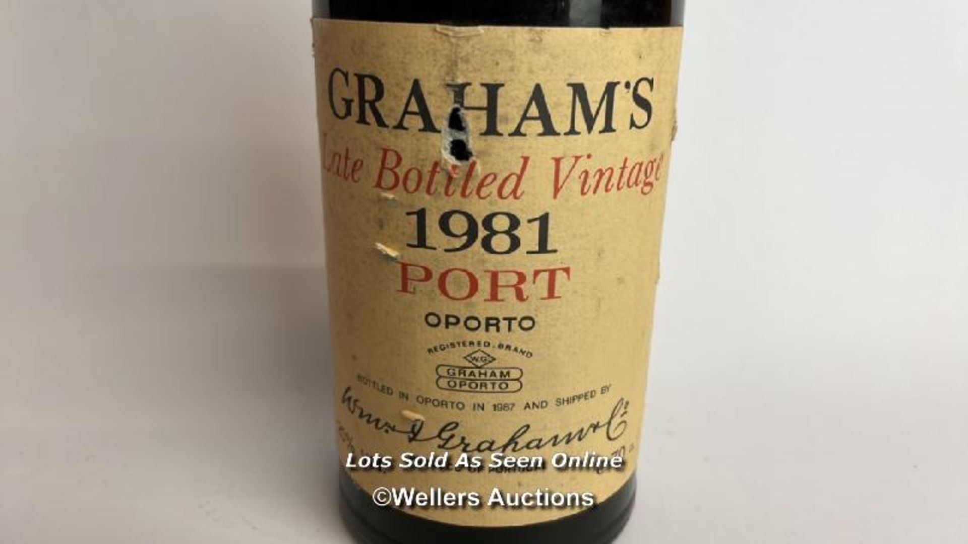 Graham's Late bottled vintage 1981 port, 70cl, 20% vol / Please see images for fill level and - Image 2 of 7