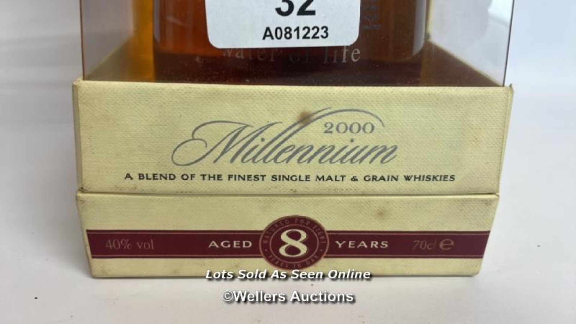 Bell's Extra Special 2000 Millenium Water of Life Whisky, Aged 8 Years, 70cl, 40% vol, In original - Image 3 of 10
