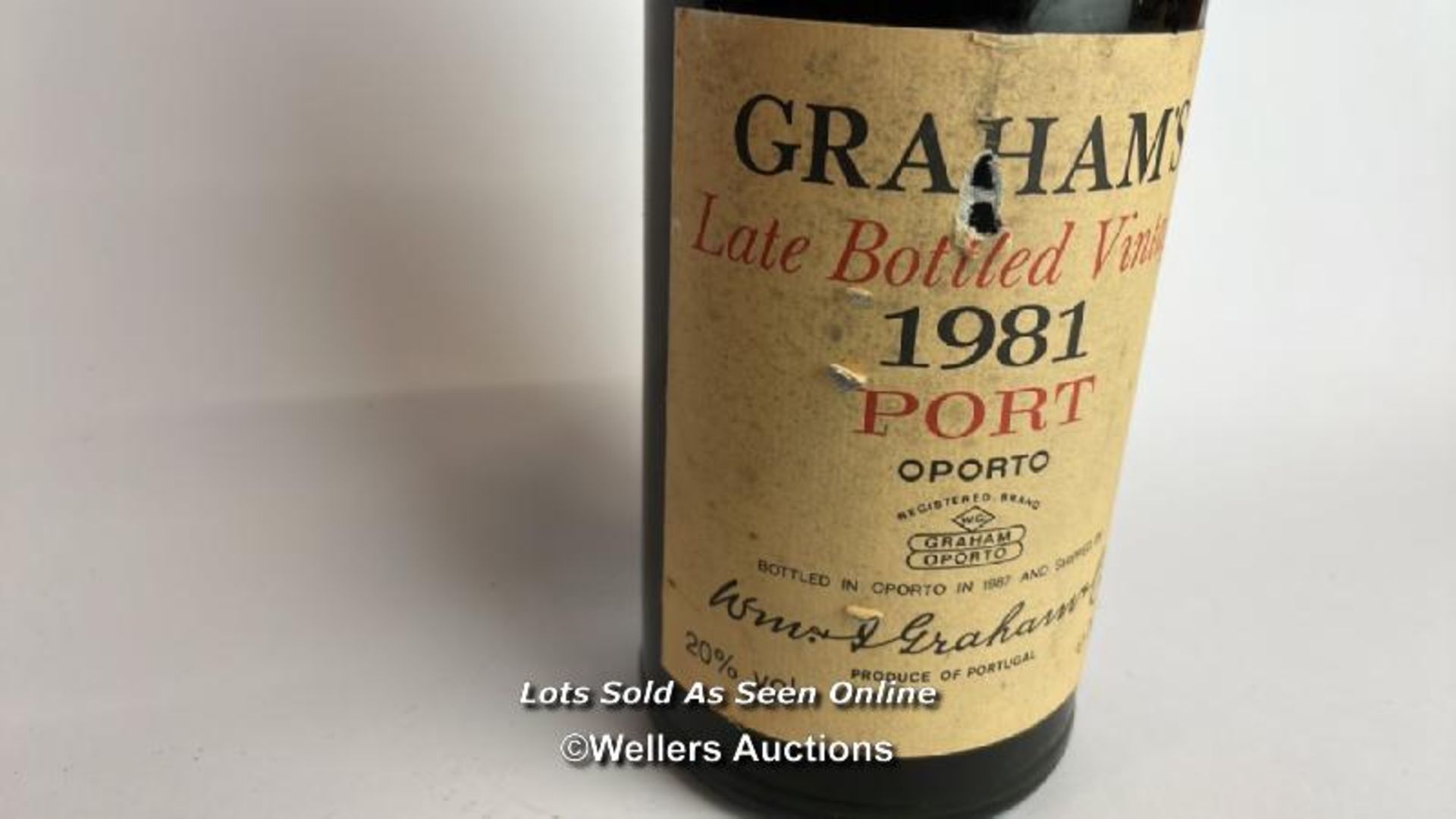 Graham's Late bottled vintage 1981 port, 70cl, 20% vol / Please see images for fill level and - Image 3 of 7