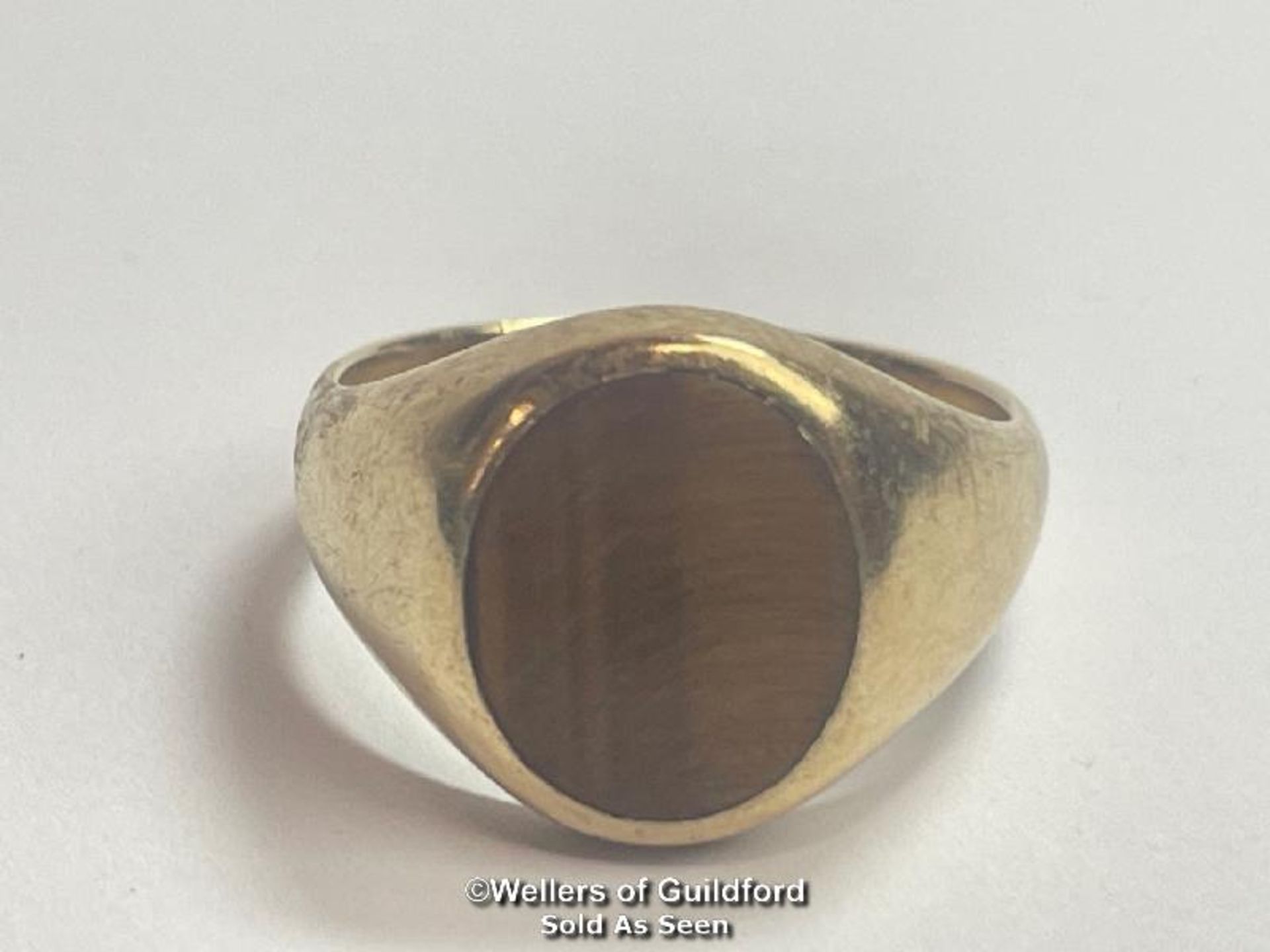 A Tiger's eye signet ring in 9ct gold, hallmarked London 2004, ring size S, weight 7.81g with - Bild 3 aus 8