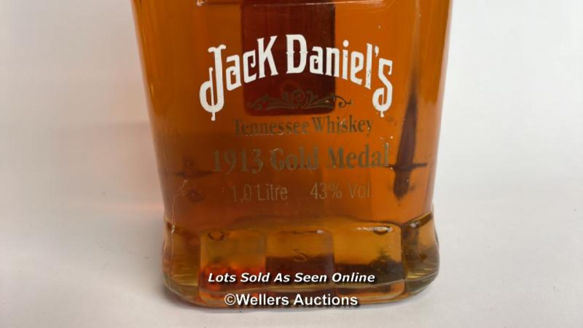 1913 Jack Daniels Tennesse Whiskey Gold Medal, 75cl, 43% vol / Please see images for fill level - Image 2 of 6