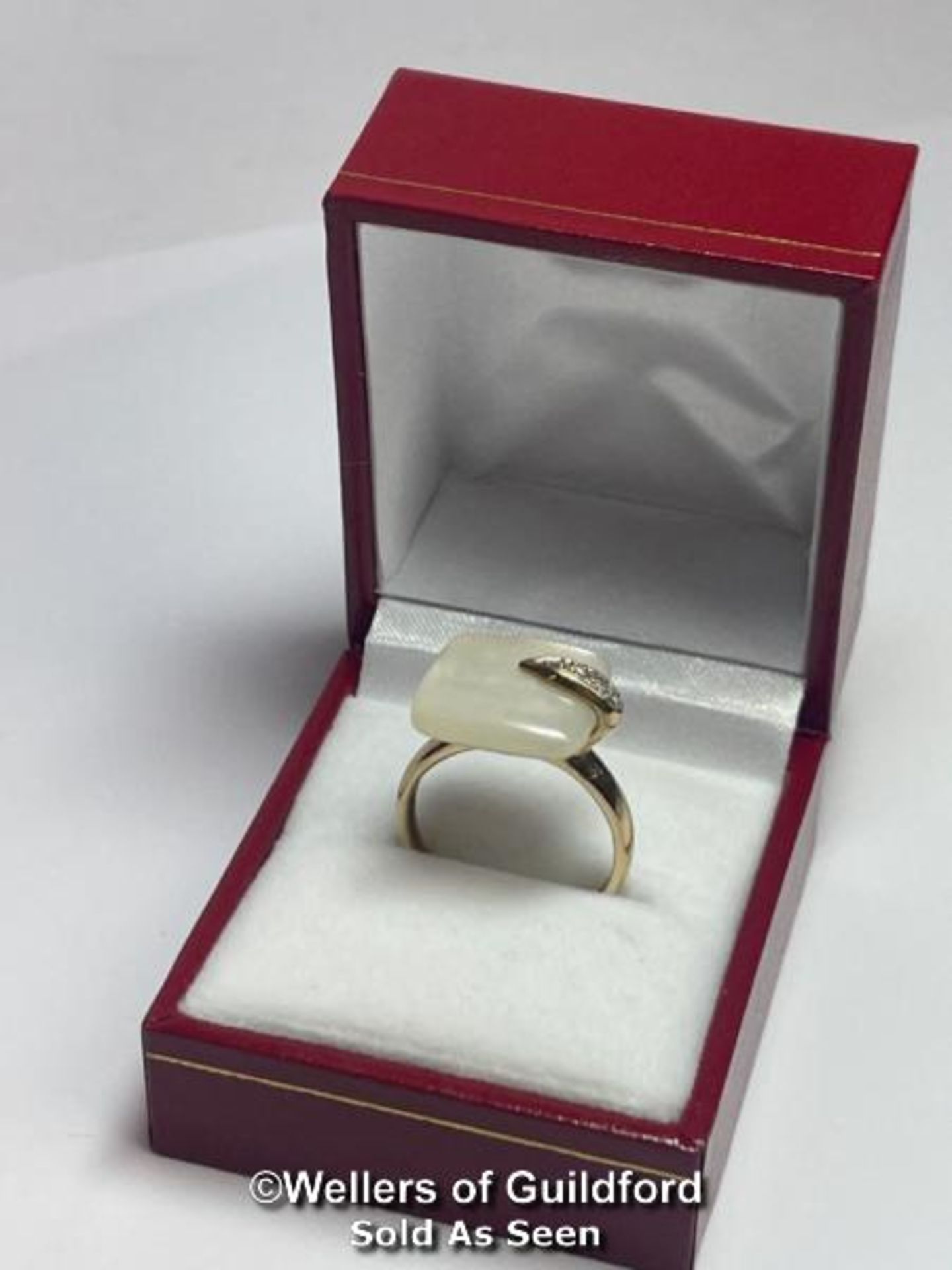 Mother of pearl and diamond ring in hallmarked 9ct gold by QVC. Ring size P, dimensions of stone - Bild 5 aus 5