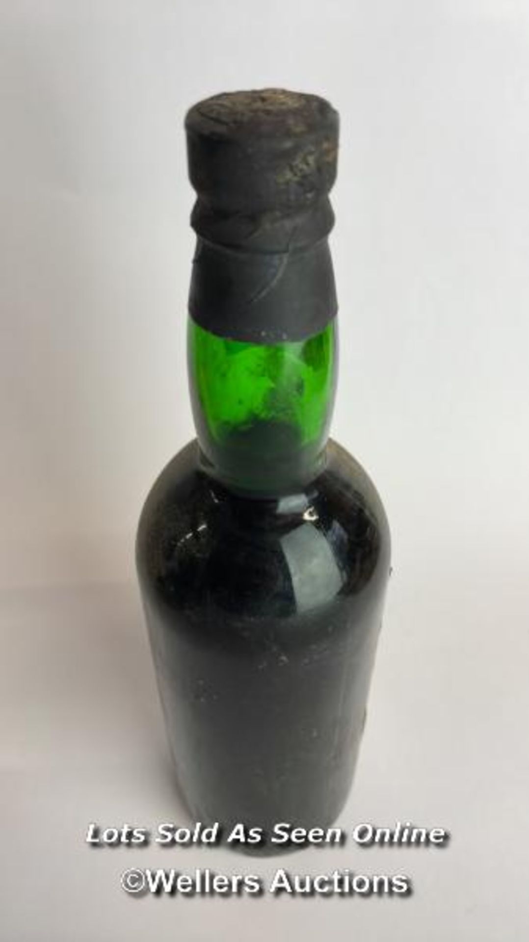 1973 Fonesca's Finest Crusting Port, 26 fl oz / Please see images for fill level and general - Image 7 of 7