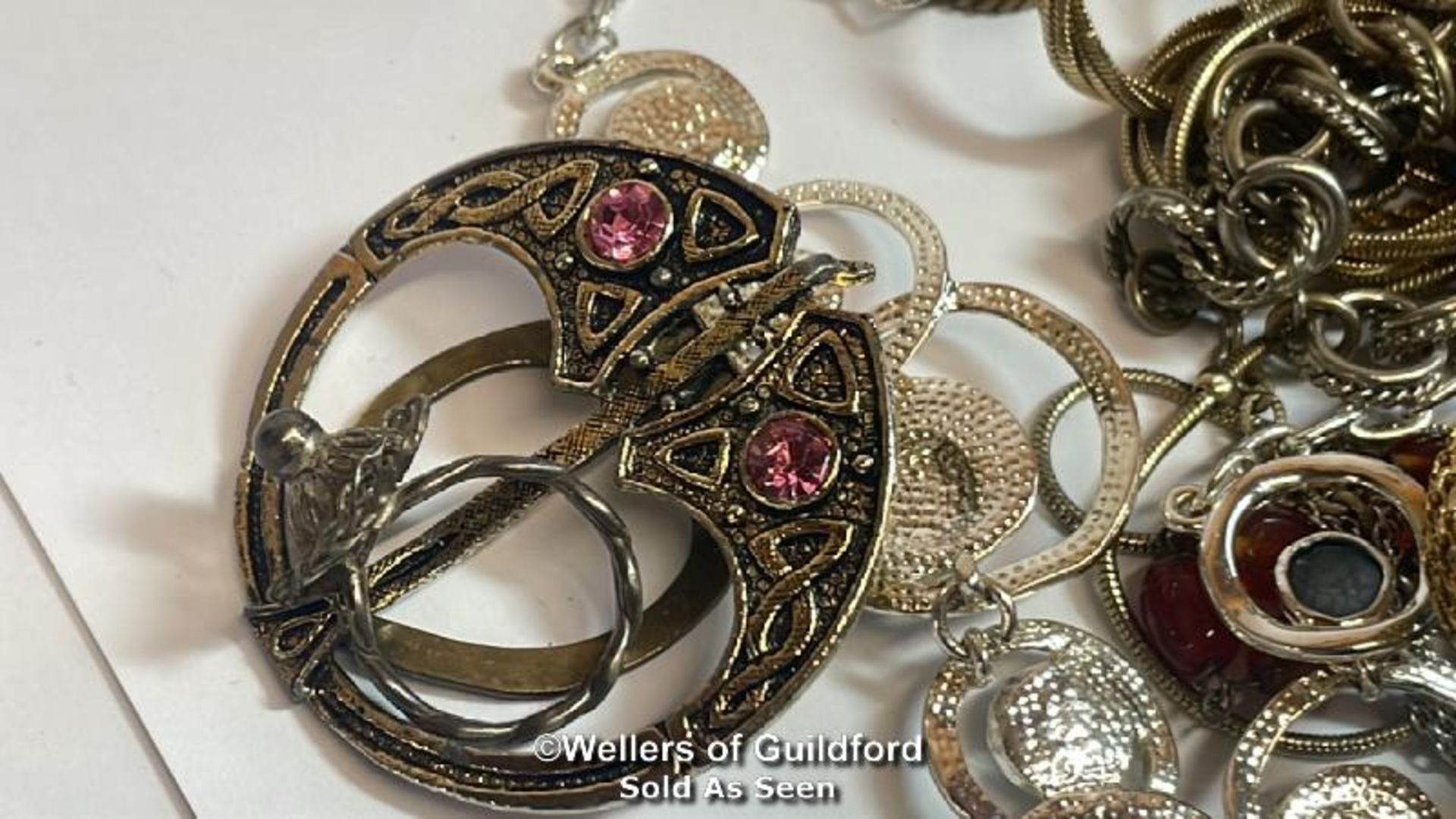 Assorted costume jewellery including brooches, necklaces, bangles and cufflinks - Image 8 of 10