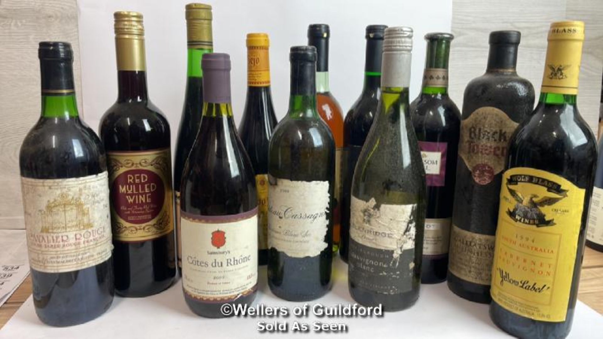 Twelve assorted bottles inc. Campo Viejo, Red Mulled Wie, 1994 Wolf Blass Yellow Label and more /