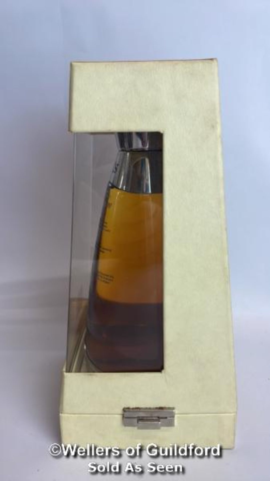 Bell's Extra Special 2000 Millenium Water of Life Whisky, Aged 8 Years, 70cl, 40% vol, In original - Image 6 of 10