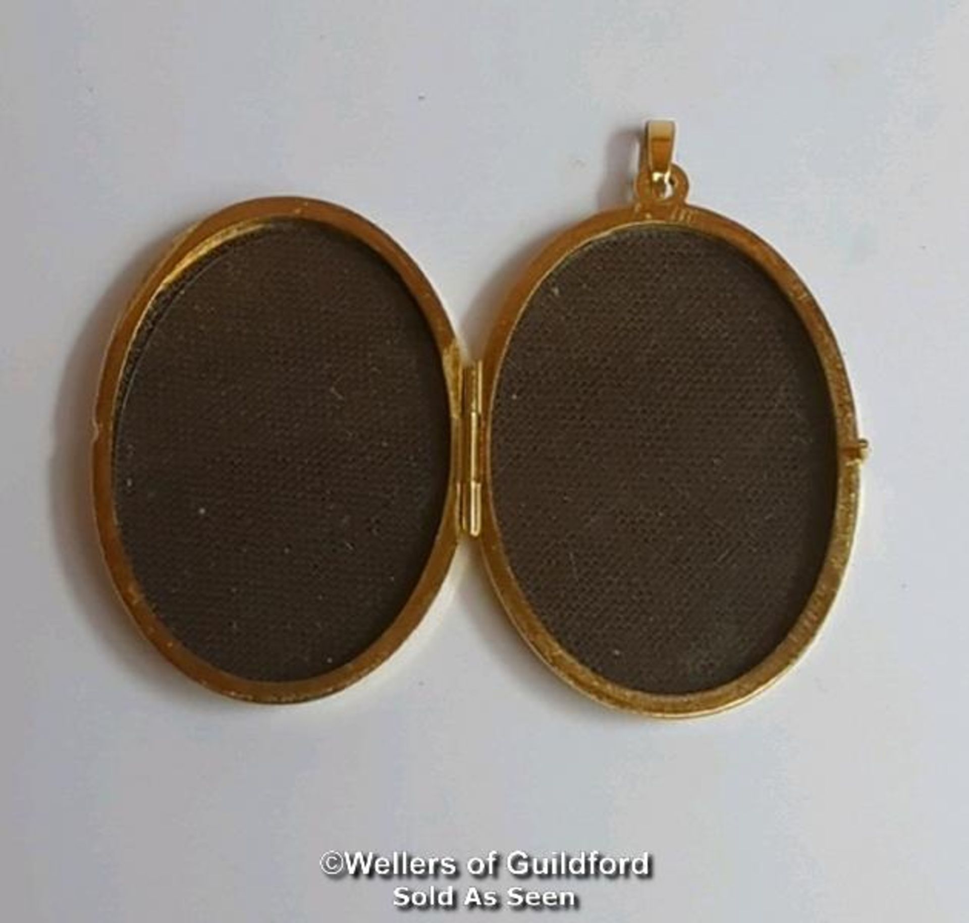 Two locket pendants: one 9ct gold oval locket with engraved front, hallmarked on bail, dimensions - Bild 5 aus 10