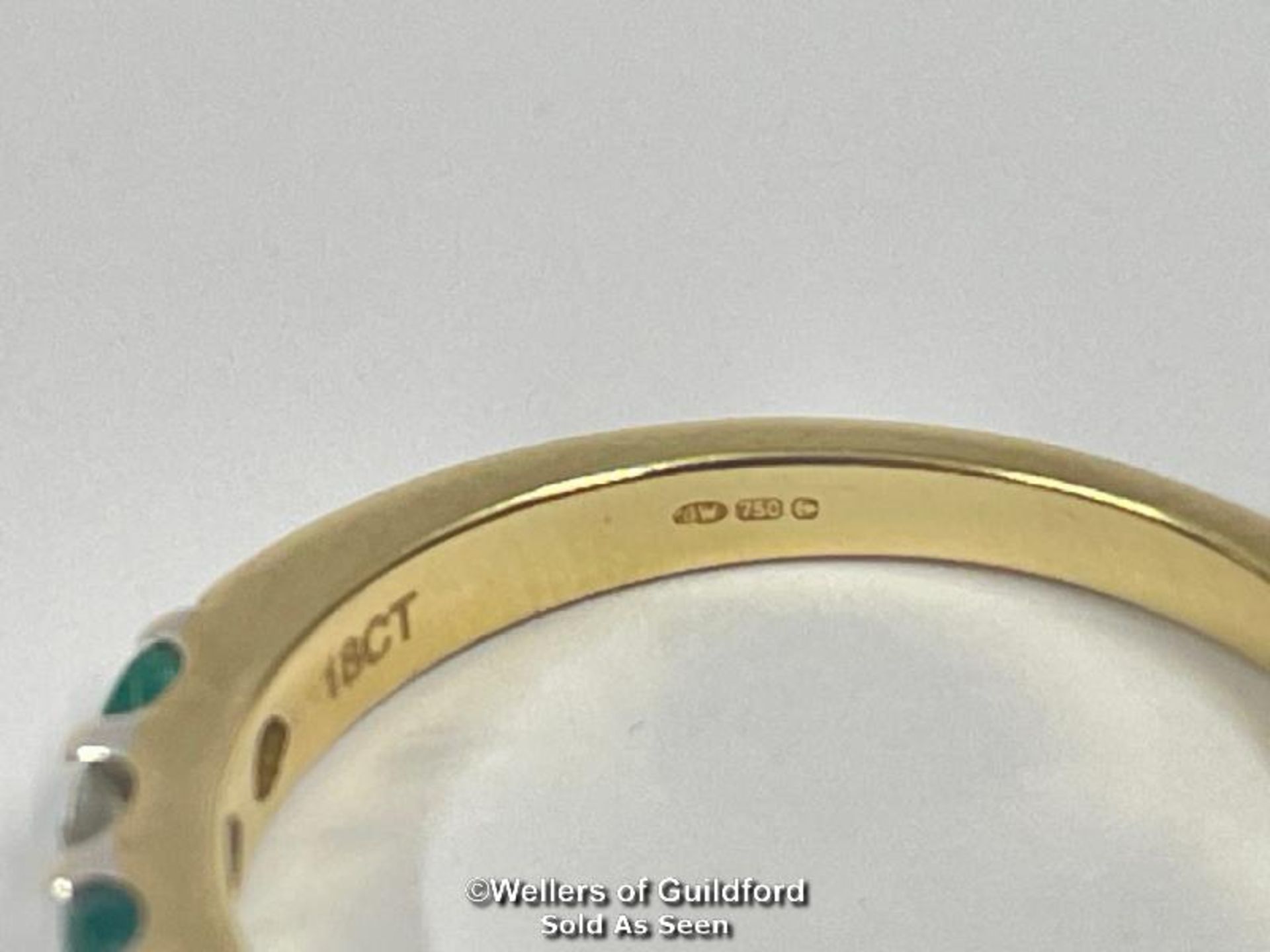 Emerald and diamond eternity half band stamped 18ct, ring size o, diamond weight 0.40ct estimated - Bild 4 aus 5