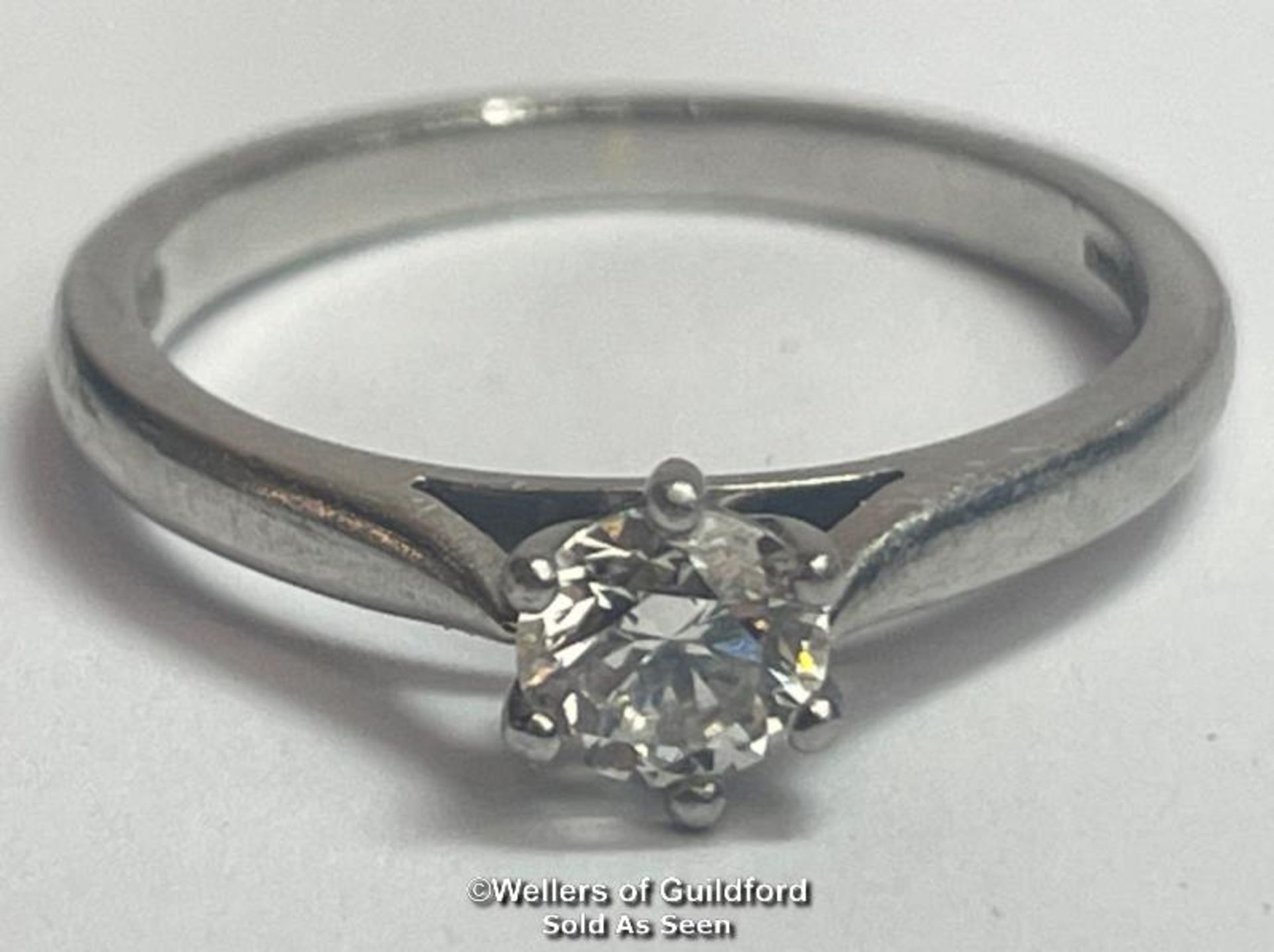 Solitare diamond ring set in platinum. Diamond weight 0.41ct, diamond colour G, clarity SI1, ring - Image 3 of 8