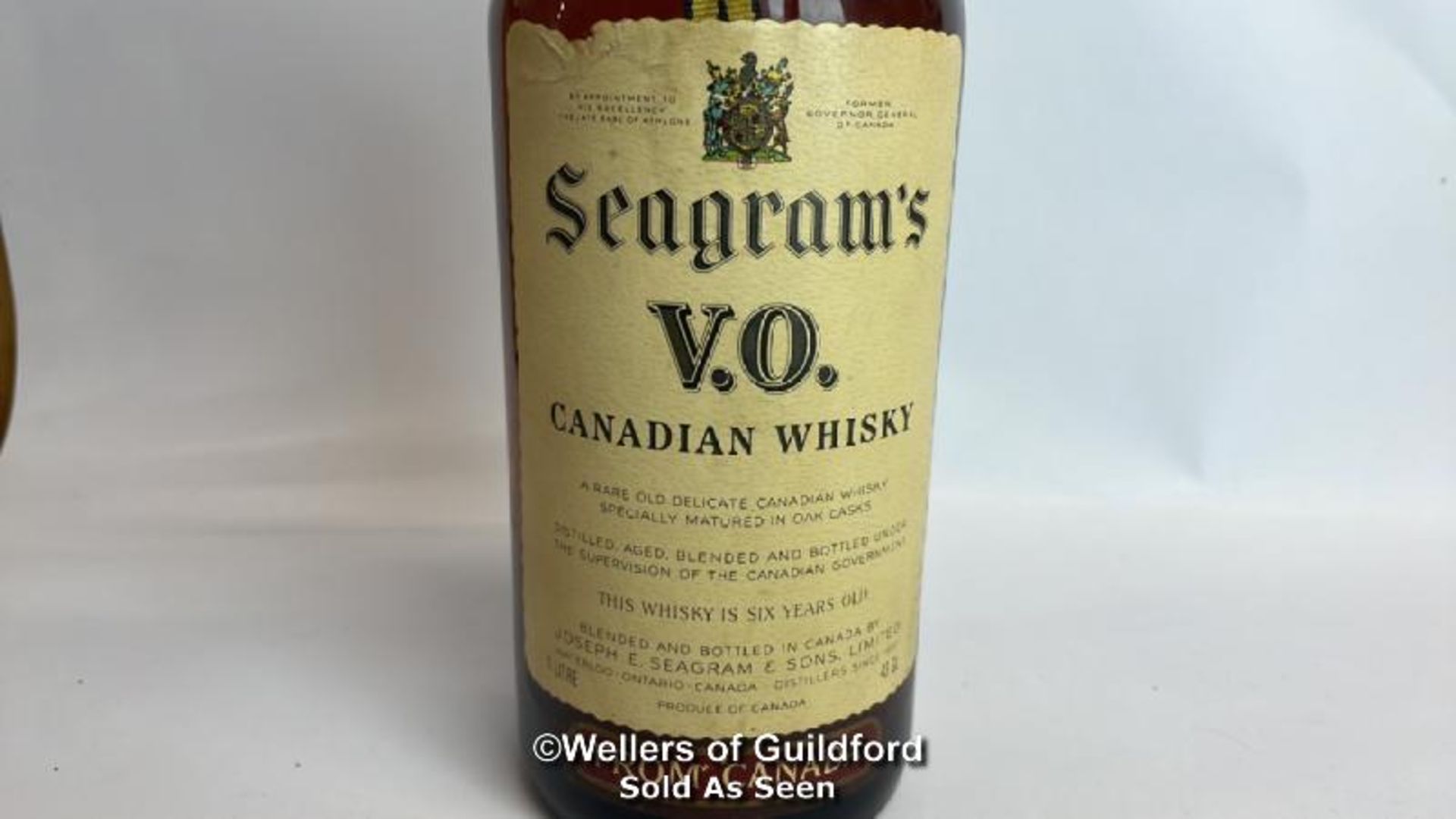 Seagrams V.O. Canadian Whisky, Aged 6 Years, Bottled in 1982, 1L, 43% vol / Please see images for - Image 4 of 12