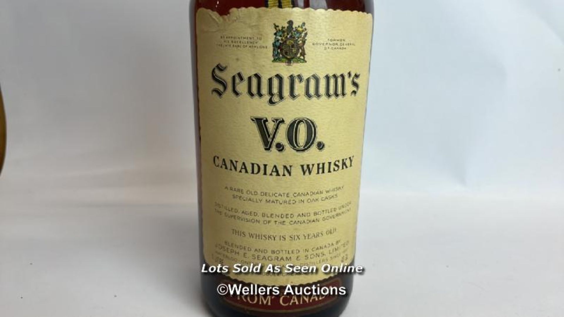 Seagrams V.O. Canadian Whisky, Aged 6 Years, Bottled in 1982, 1L, 43% vol / Please see images for - Image 3 of 12