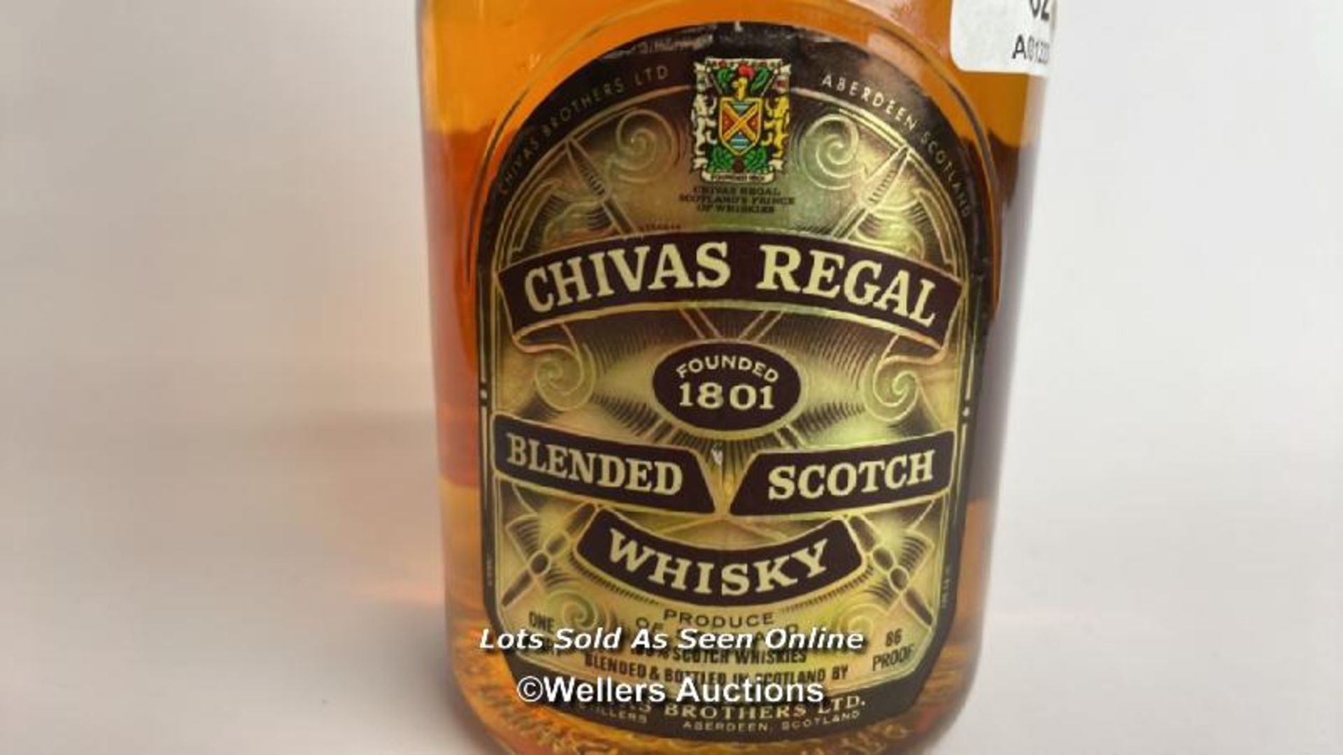 Chivas Regal Blended Scotch Whisky, Aged 12 years, 1L, 86 Proof / Please see images for fill level - Image 2 of 6