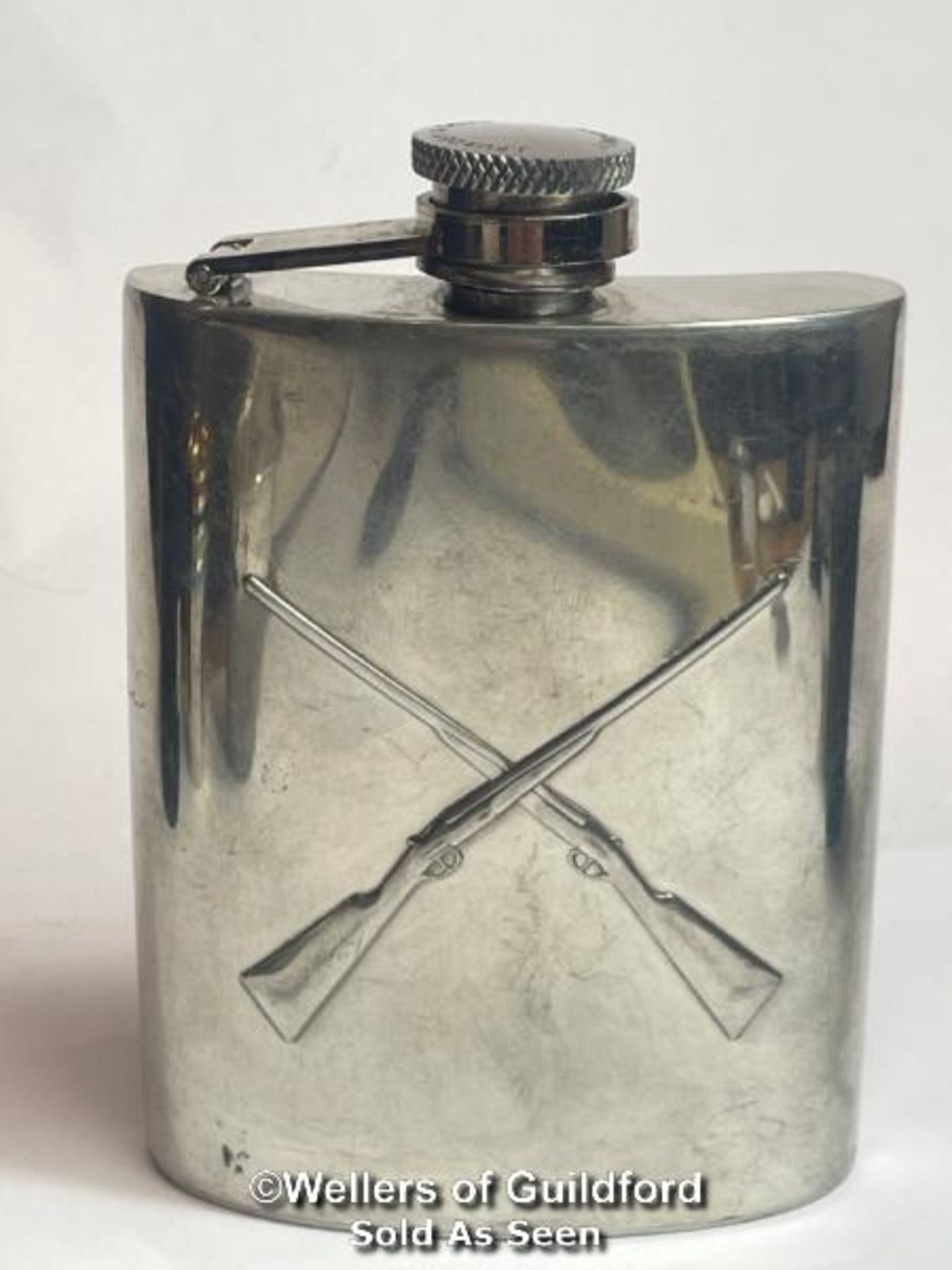 A pewter hip flask decorated with rifles by J.Purdy & Sons, novelty metal "thimble" shot glass and - Bild 2 aus 9