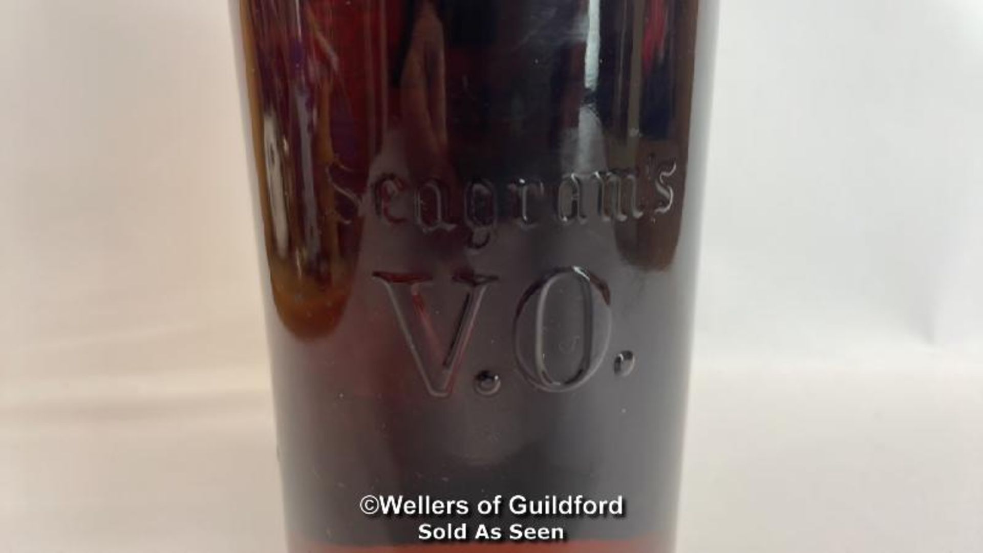 Seagrams V.O. Canadian Whisky, Aged 6 Years, Bottled in 1982, 1L, 43% vol / Please see images for - Image 12 of 12