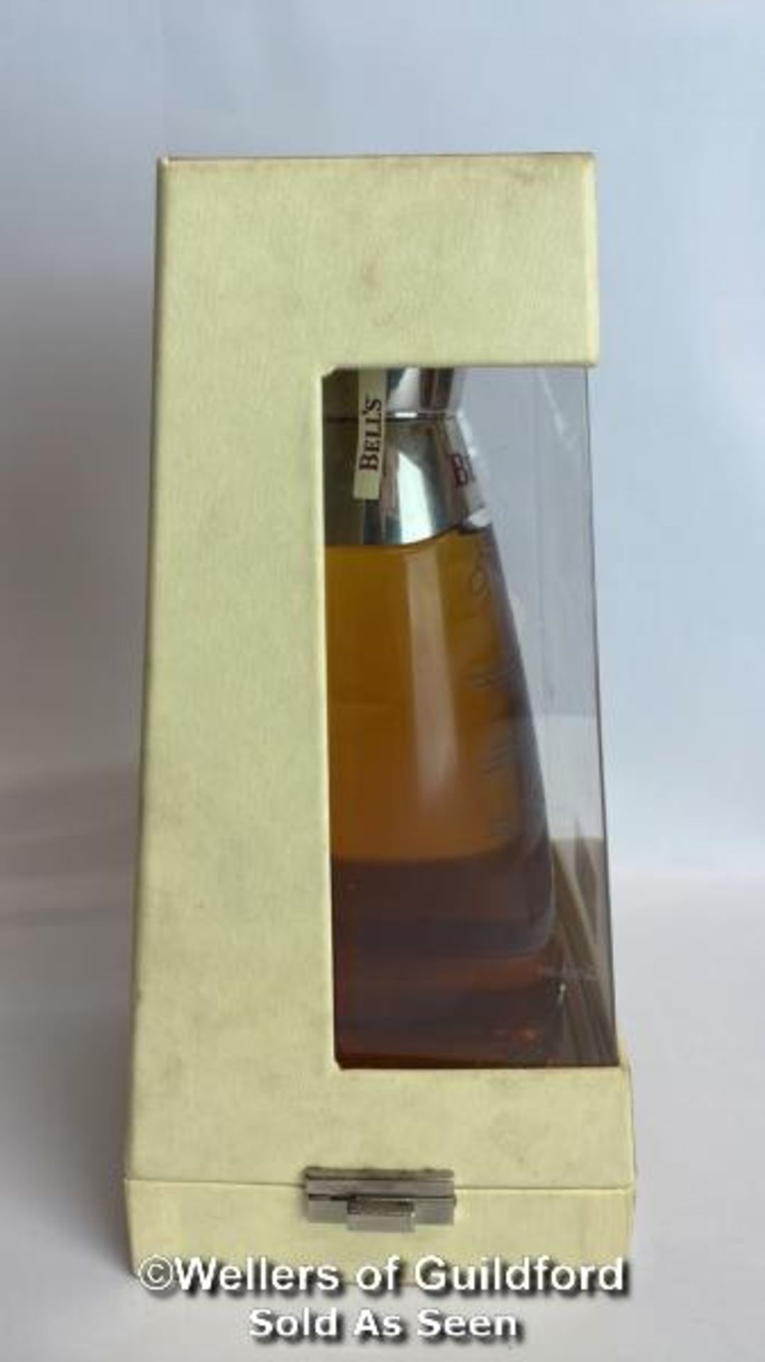 Bell's Extra Special 2000 Millenium Water of Life Whisky, Aged 8 Years, 70cl, 40% vol, In original - Image 10 of 10