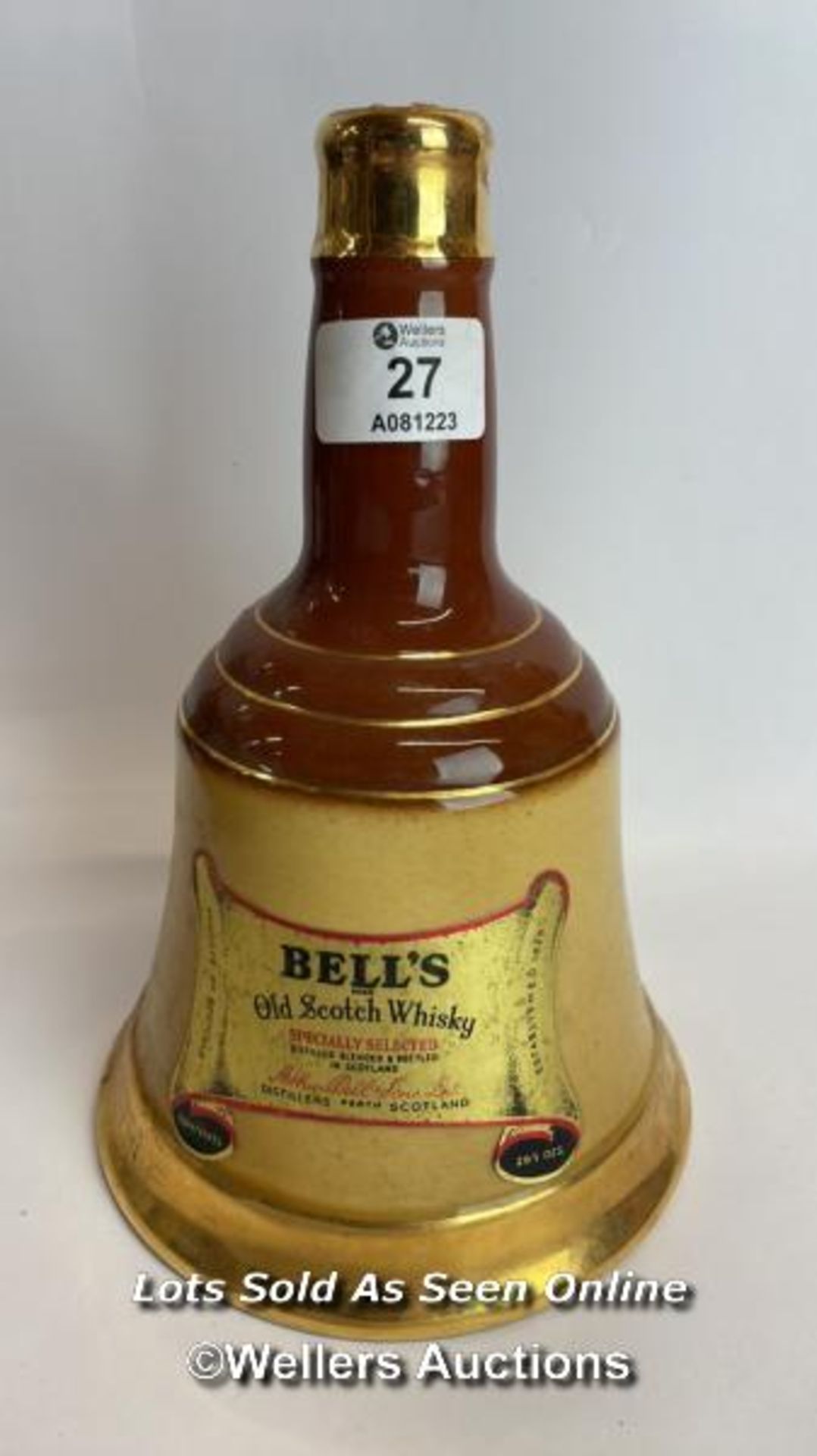 Bell's Specially Selected Blended Scotch Whisky, Bottle made by Wade, 26.5 OZ, 40% vol / Please