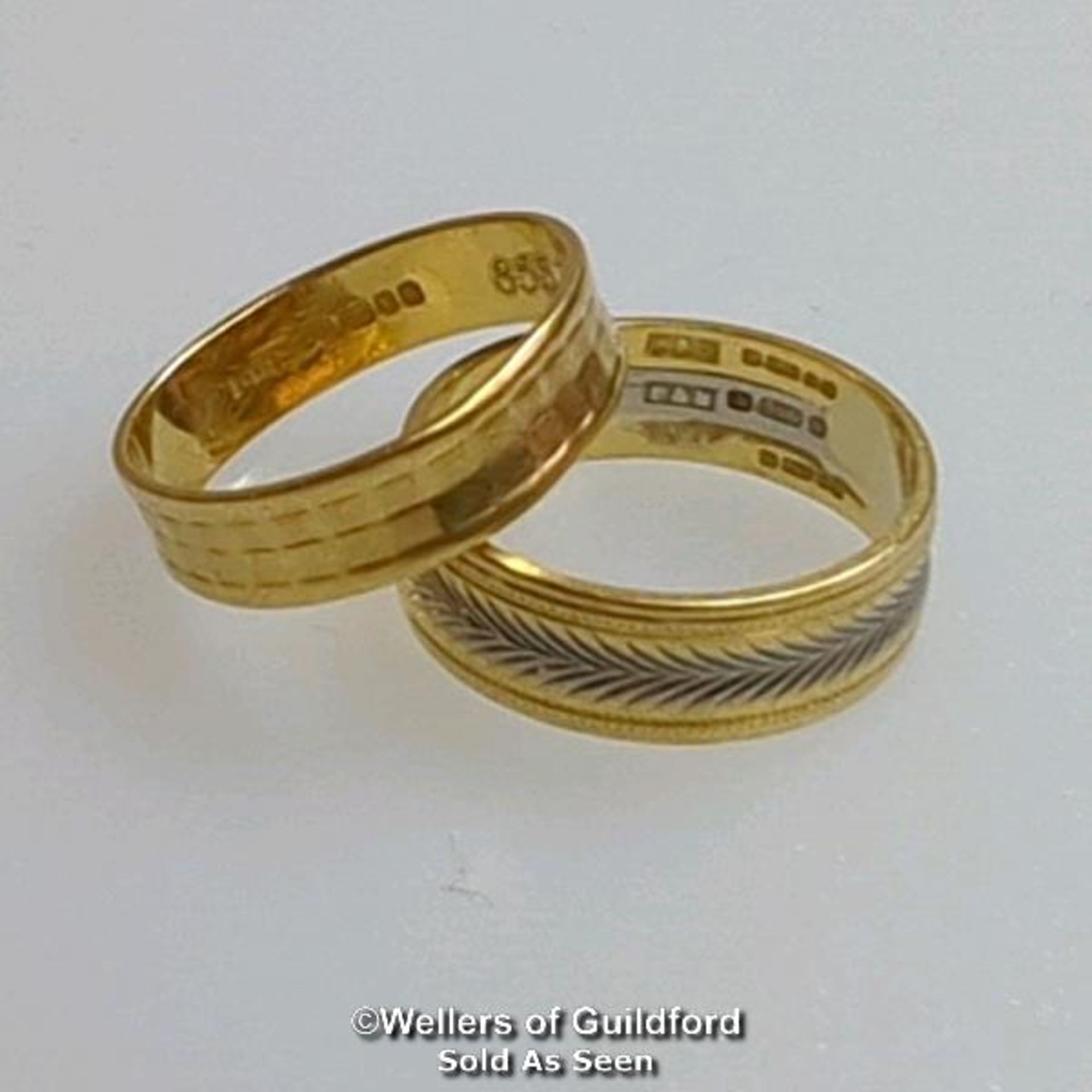 Two wedding bands. One hallmarked 22ct gold, London 1963, ring size M, gross weight 2.81g. The other - Image 3 of 4