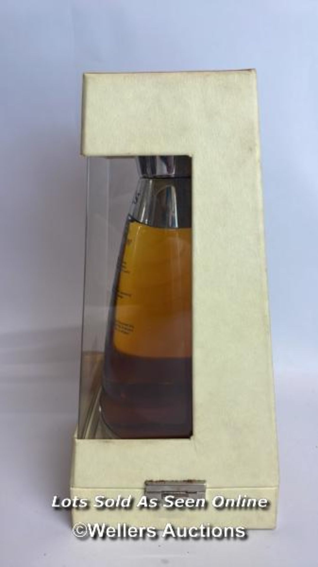 Bell's Extra Special 2000 Millenium Water of Life Whisky, Aged 8 Years, 70cl, 40% vol, In original - Image 5 of 10