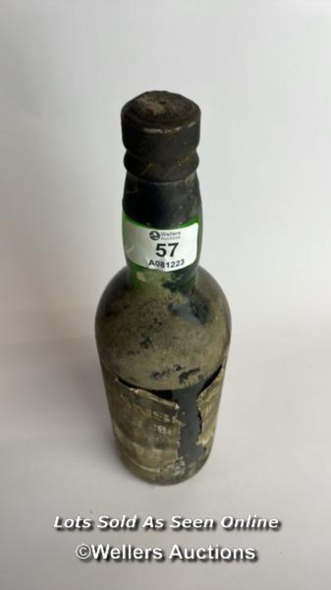 1973 Fonesca's Finest Crusting Port, 26 fl oz / Please see images for fill level and general - Image 6 of 7