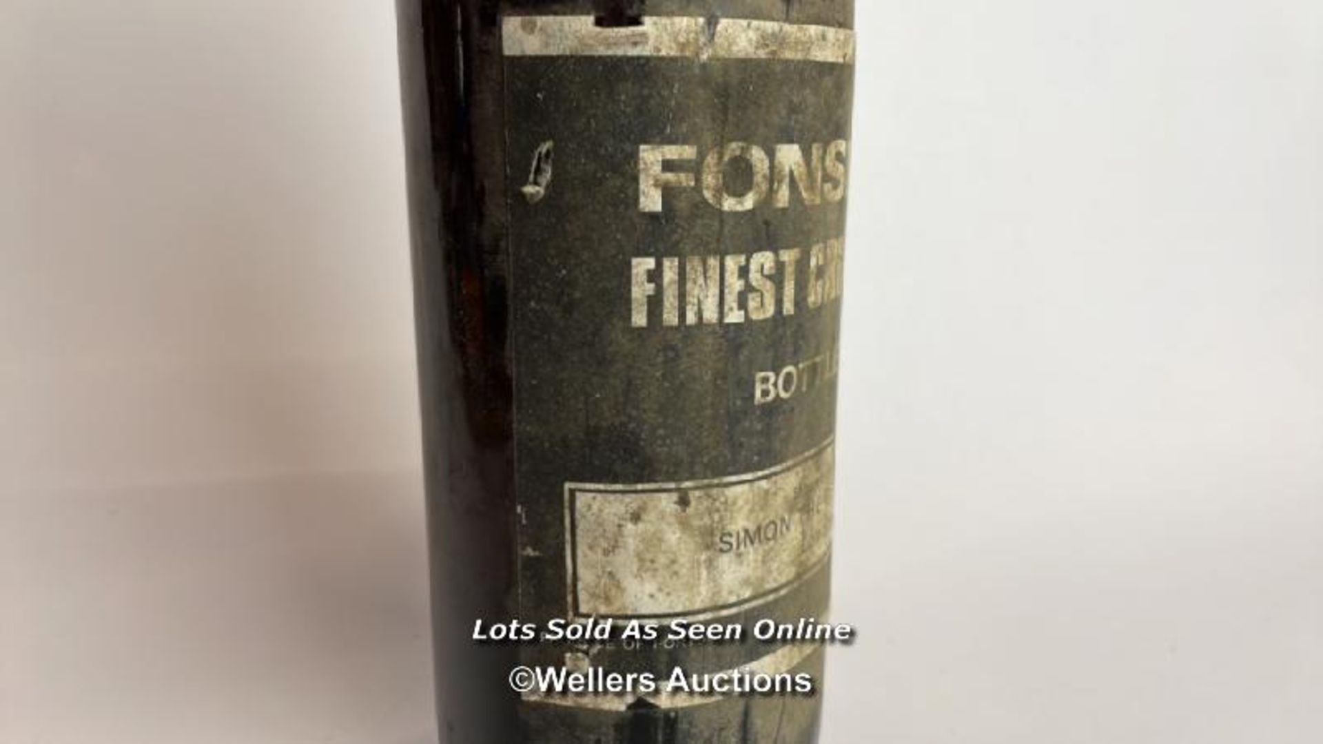 1973 Fonesca's Finest Crusting Port, 26 fl oz / Please see images for fill level and general - Image 3 of 6