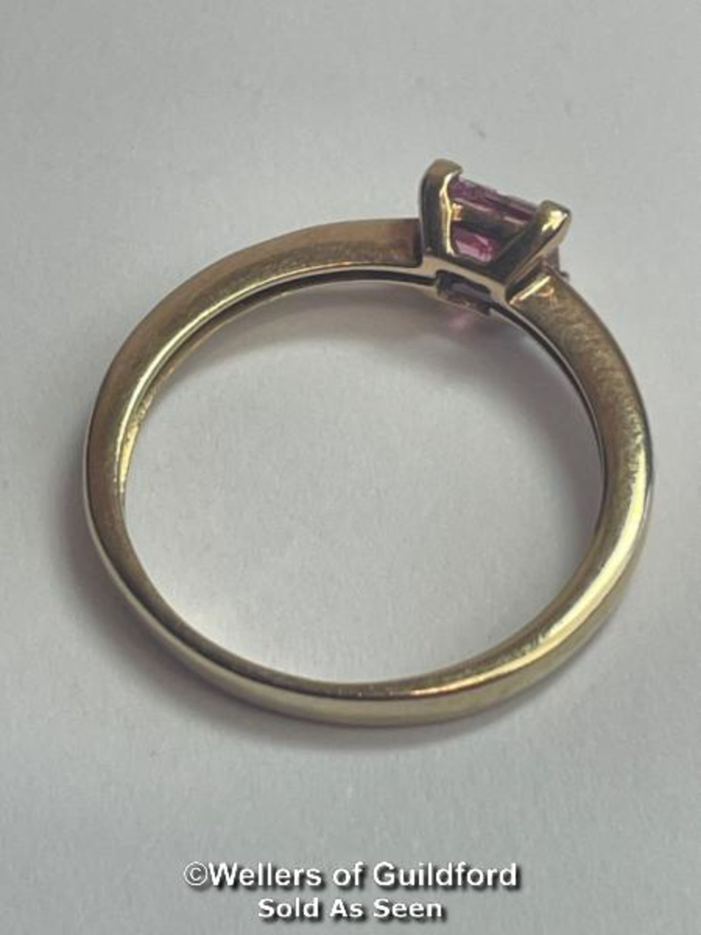 Carved kunzite (untested) in hallmarked 9ct gold. Ring size O1/2, weight 1.88g. Hallmarks for - Bild 3 aus 5