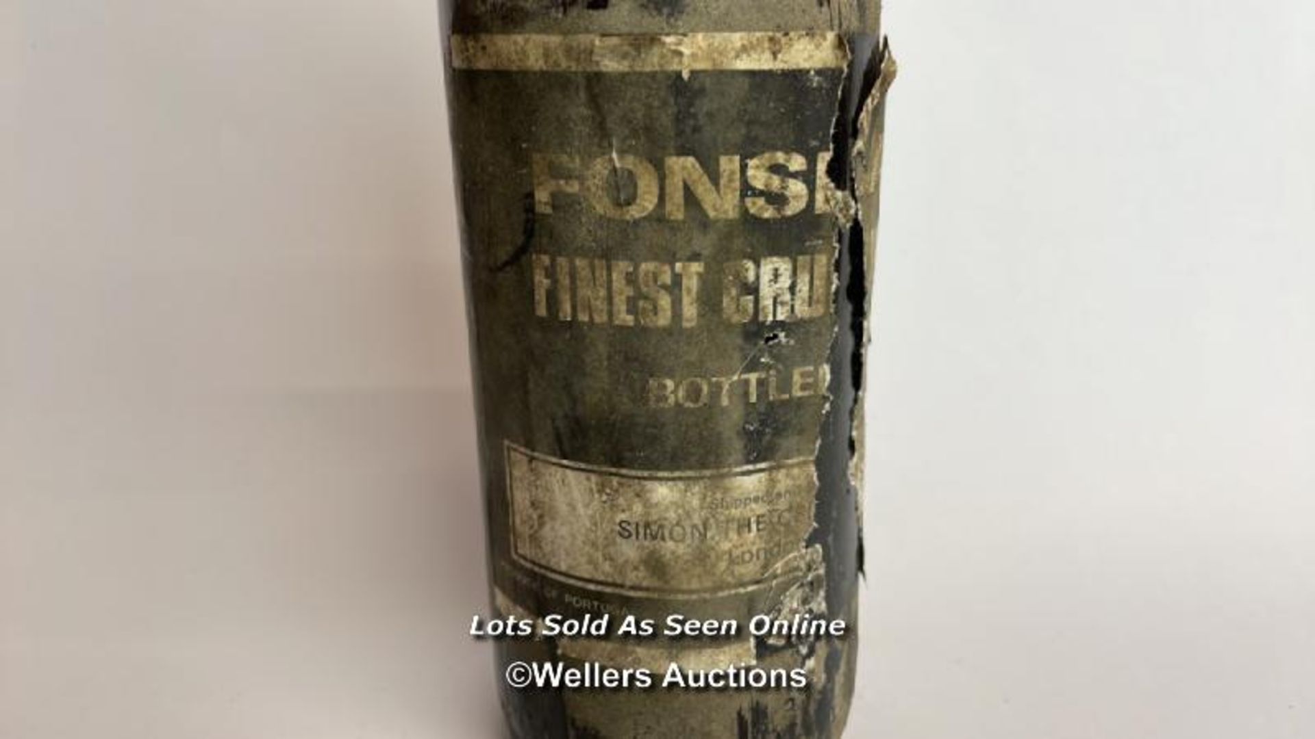 1973 Fonesca's Finest Crusting Port, 26 fl oz / Please see images for fill level and general - Image 2 of 7