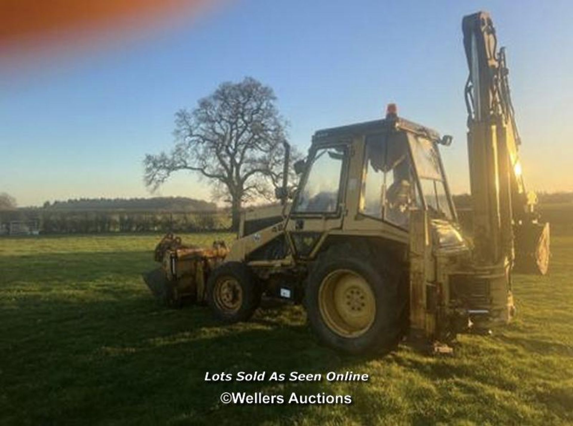 CAT 428 WHEELED EXCAVATOR WITH 4 IN 1 BUCKET, EXTRA DIG ON BACK AND 3 REAR BUCKETS, RUNS DRIVES AND - Image 2 of 2