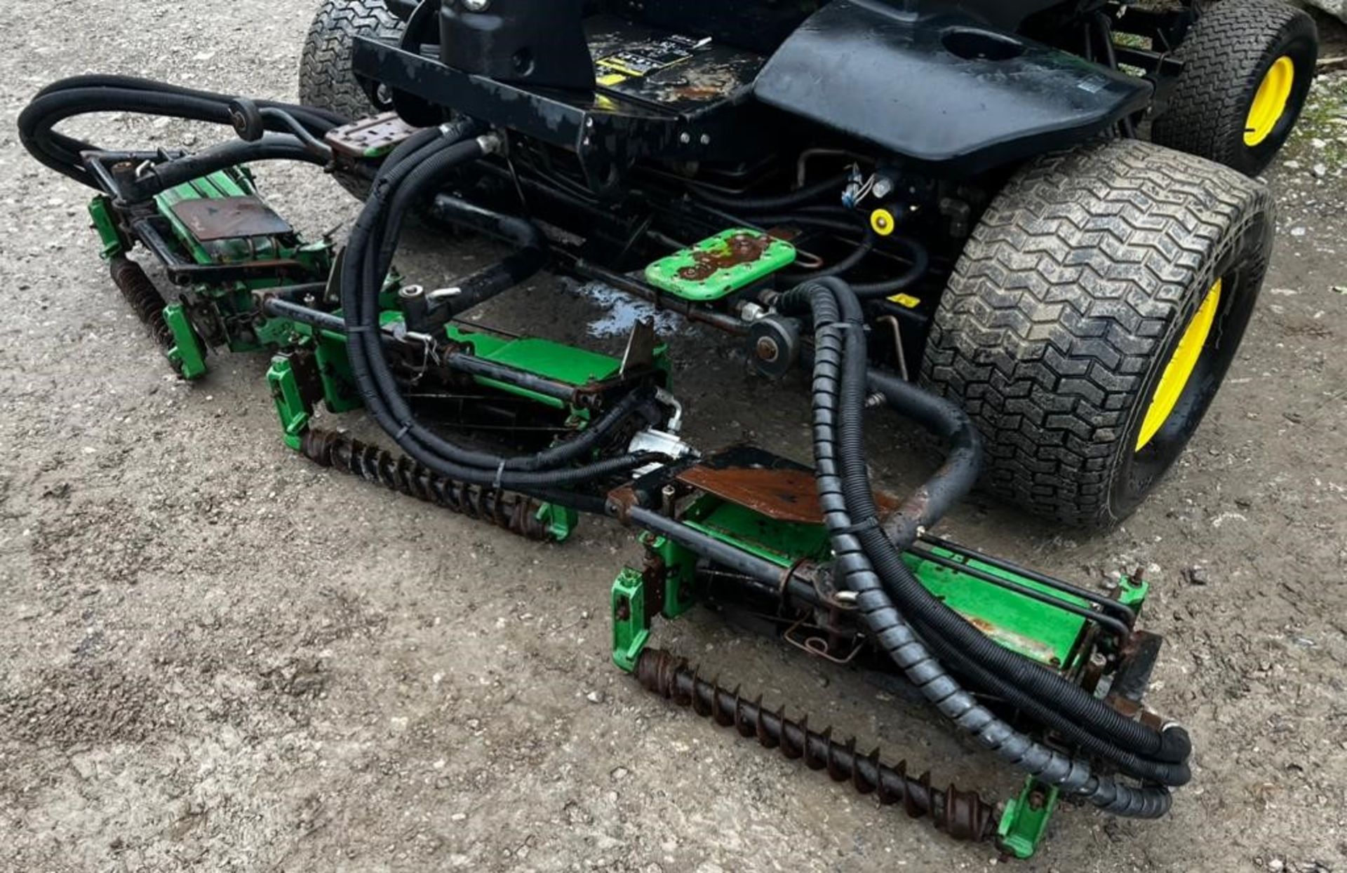 JOHN DEERE 3225C 5 GANG MOWER