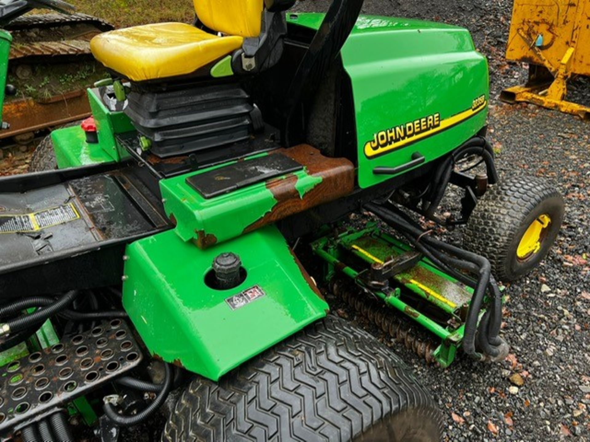 JOHN DEERE 3235 B MOWER - Image 3 of 8