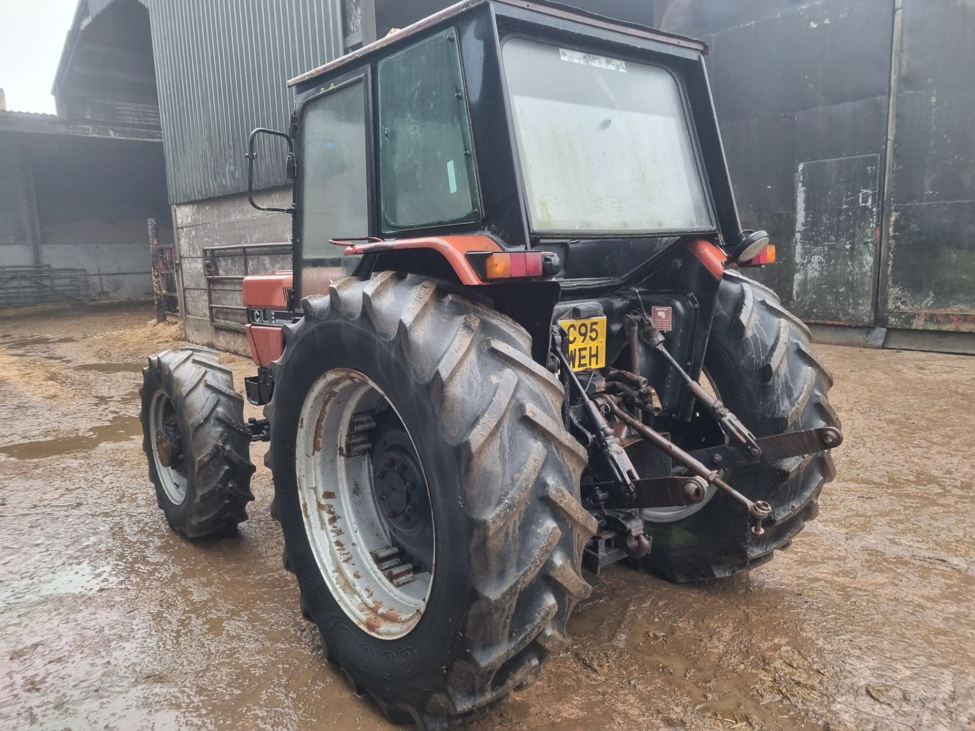 CASE INTERNATIONAL 885 4WD TRACTOR - Image 3 of 10
