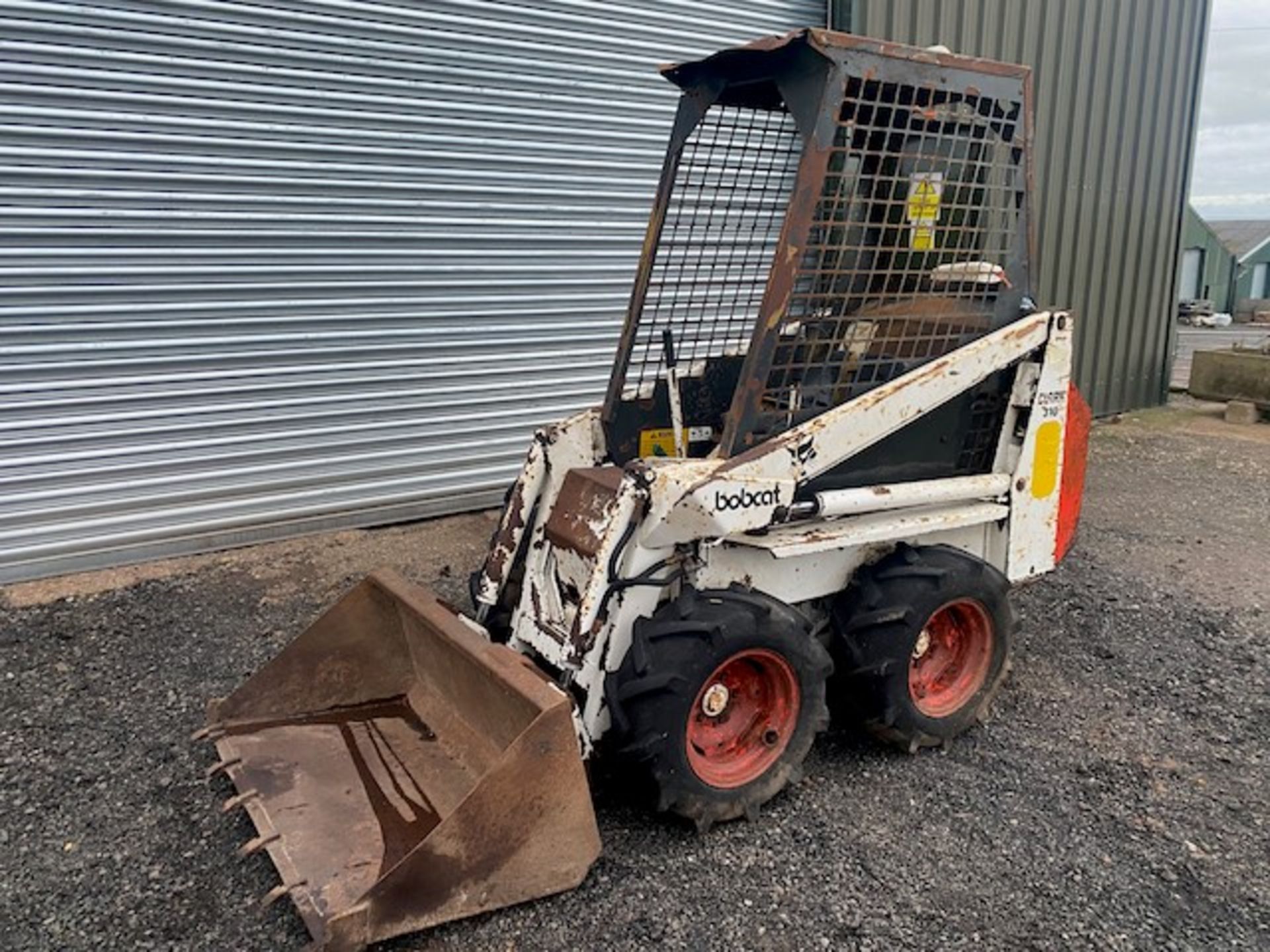 BOBCAT 310 SKID STEER LOADER WITH BUCKET - Image 3 of 5